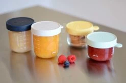 Set 4 Lebensmitteldosen Beaba Qualitätsglas (1 * 150 Ml Gelb / 1 * 150 Ml Hellblau / 1 * 250 Ml Dunkelblau / 1 * 250 Ml Grau)